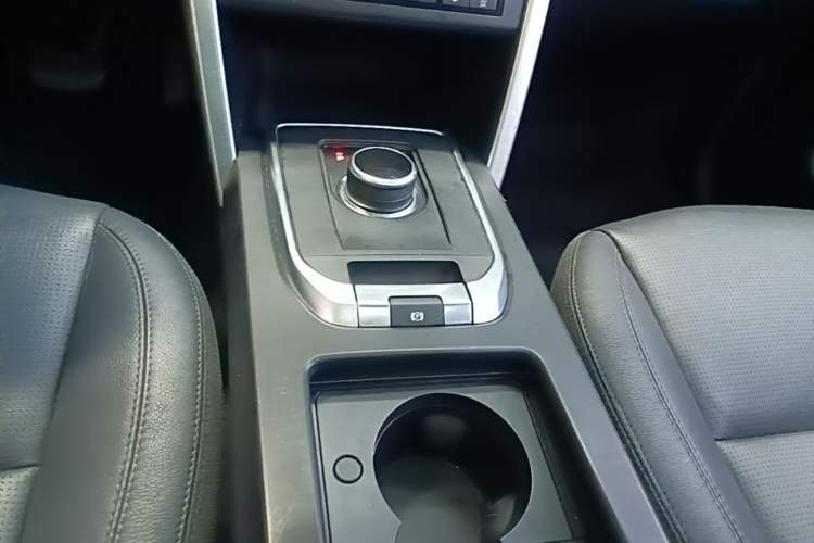 Used Land Rover Discovery Sport 2019 240 PS SE Version China VI Standard Gear Lever