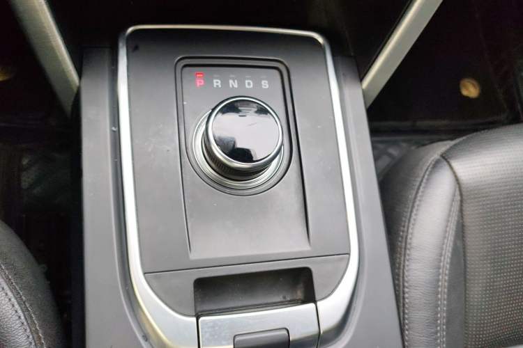 Used Land Rover Discovery Sport 2019 240 PS SE Version China VI Standard Gear Lever