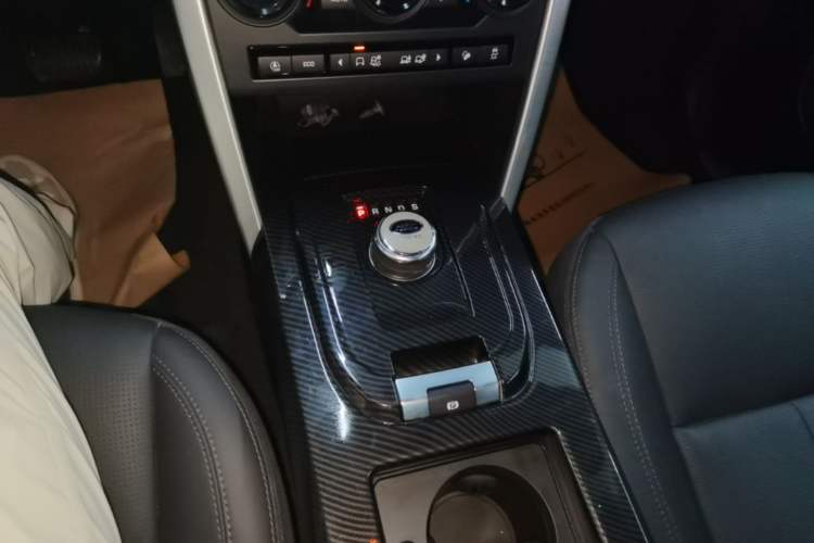 Used Land Rover Discovery Sport 2019 240 PS HSE Version China VI Standard Gear Lever