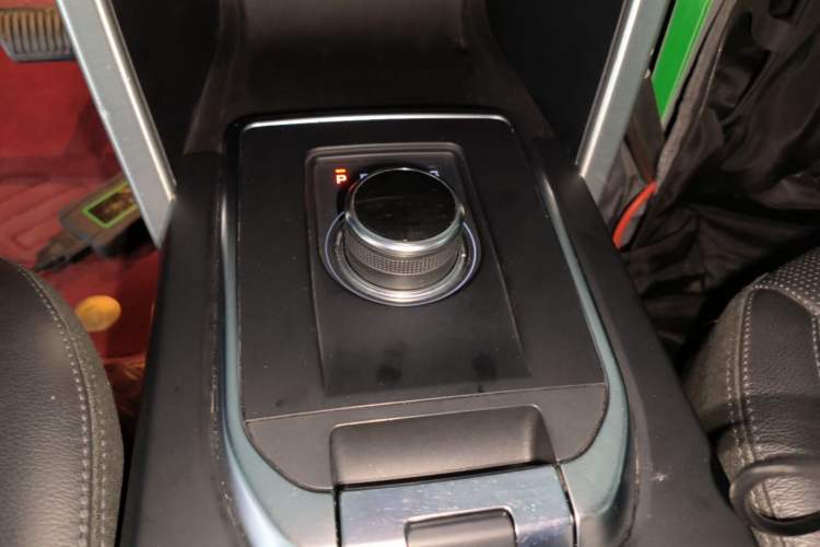Used Land Rover Discovery Sport 2019 240 PS SE Version China VI Standard Gear Lever