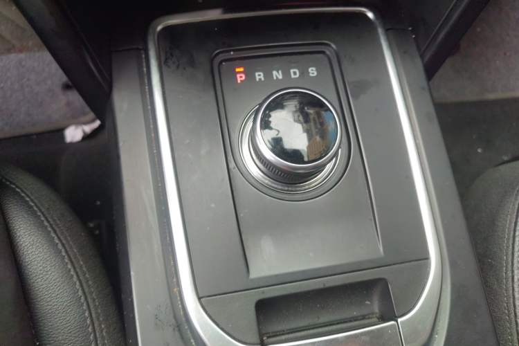 Used Land Rover Discovery Sport 2019 240 PS PURE Edition China VI Standard Gear Lever