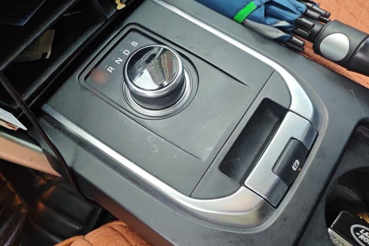 Used Land Rover Discovery Sport 2019 240 PS SE Version China VI Standard Gear Lever