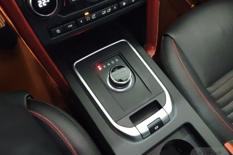 Used Land Rover Discovery Sport 2019 240 PS SE Dynamic Version China VI Standard Gear Lever