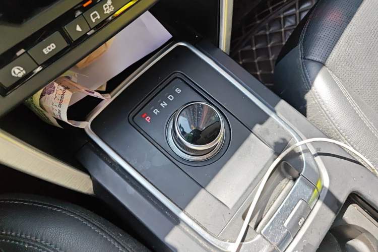 Used Land Rover Discovery Sport 2019 240 PS SE Version China VI Standard Gear Lever