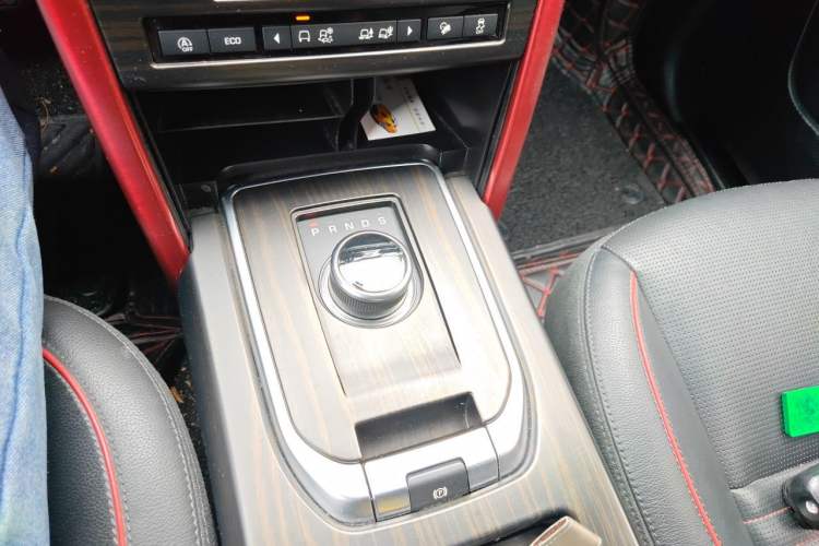 Used Land Rover Discovery Sport 2019 240 PS SE Dynamic Version China VI Standard Gear Lever