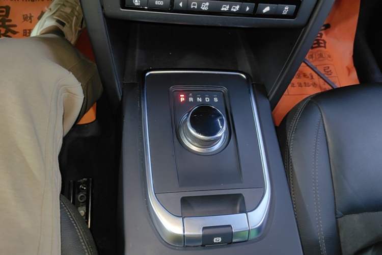 Used Land Rover Discovery Sport 2019 240 PS PURE Edition China VI Standard Gear Lever