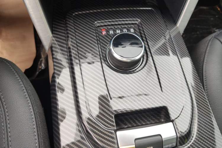 Used Land Rover Discovery Sport 2019 240 PS SE Version China VI Standard Gear Lever