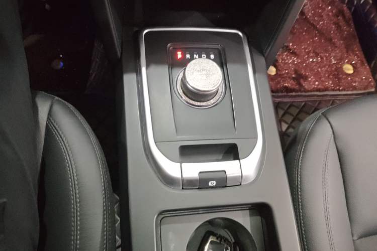 Used Land Rover Discovery Sport 2019 240 PS PURE Edition China VI Standard Gear Lever