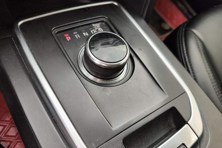 Used Land Rover Discovery Sport 2019 240 PS PURE Edition China VI Standard Gear Lever
