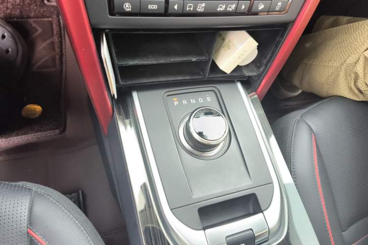 Used Land Rover Discovery Sport 2019 240 PS SE Version China VI Standard Gear Lever