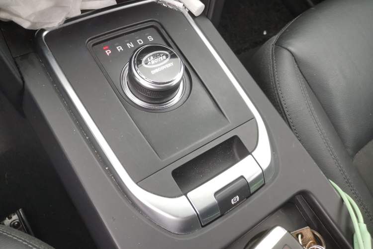 Used Land Rover Discovery Sport 2019 240 PS PURE Edition China VI Standard Gear Lever