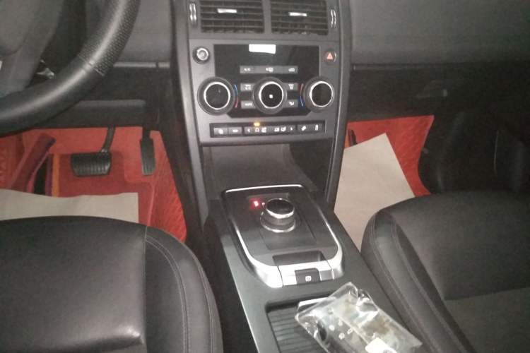 Used Land Rover Discovery Sport 2019 200PS PURE Edition China VI Standard Gear Lever