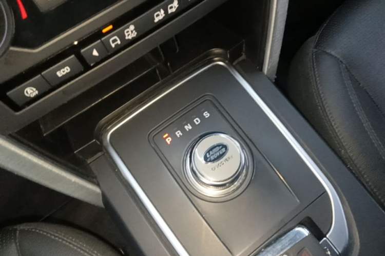 Used Land Rover Discovery Sport 2019 240 PS SE Version China VI Standard Gear Lever