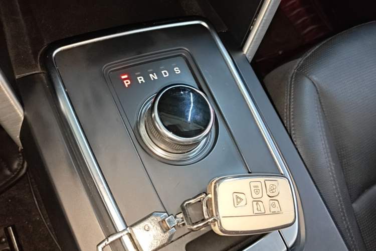 Used Land Rover Discovery Sport 2019 240 PS SE Version China VI Standard Gear Lever