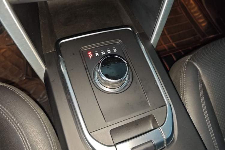 Used Land Rover Discovery Sport 2019 240 PS SE Version China VI Standard Gear Lever