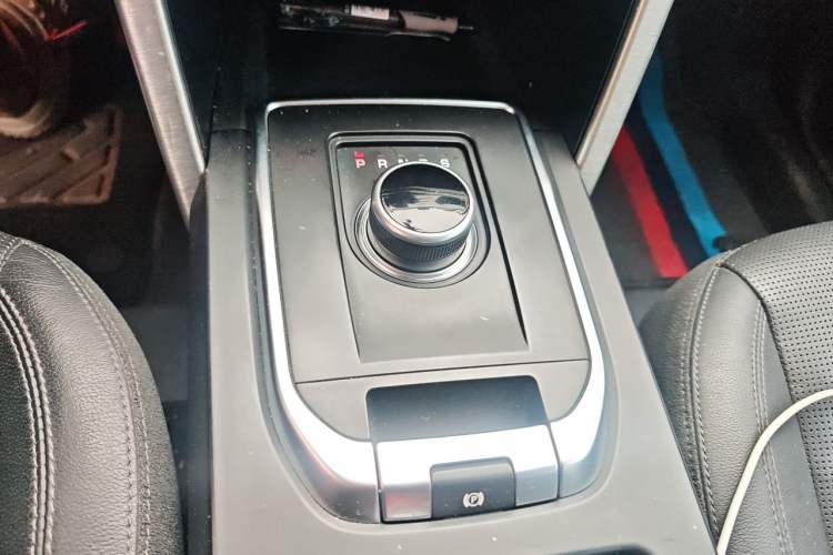 Used Land Rover Discovery Sport 2019 240 PS SE Version China VI Standard Gear Lever