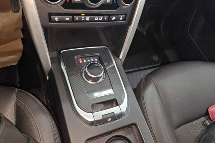 Used Land Rover Discovery Sport 2019 200PS PURE Edition China VI Standard Gear Lever