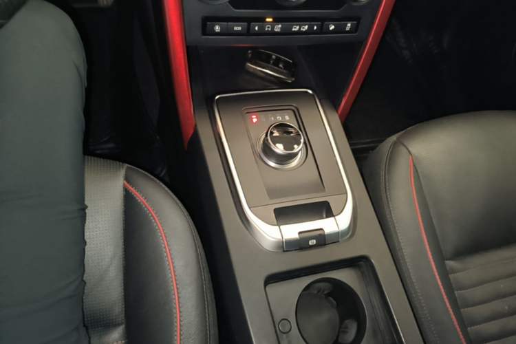 Used Land Rover Discovery Sport 2019 240 PS SE Dynamic Version China VI Standard Gear Lever