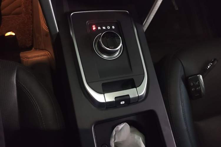 Used Land Rover Discovery Sport 2019 240 PS SE Version China VI Standard Gear Lever
