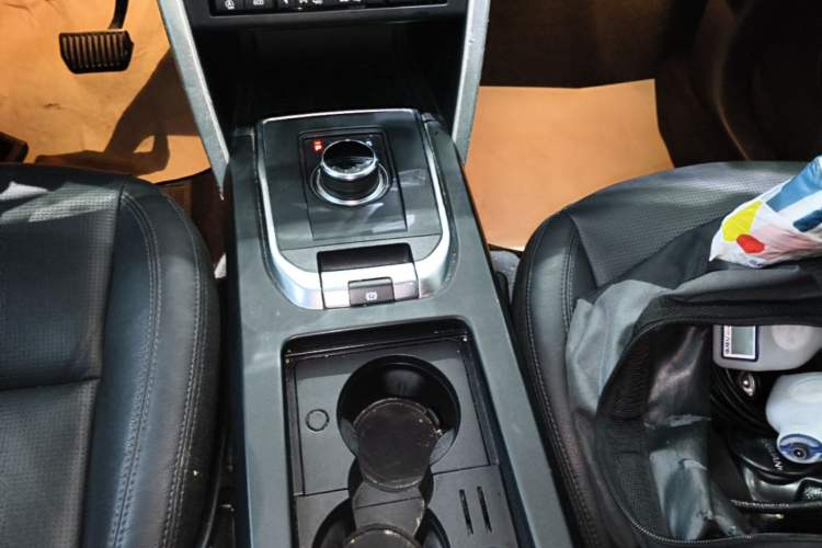 Used Land Rover Discovery Sport 2019 240 PS SE Version China VI Standard Gear Lever