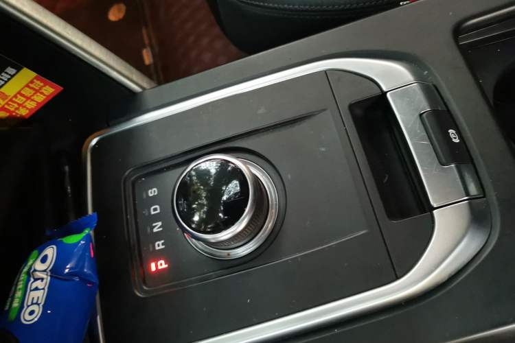 Used Land Rover Discovery Sport 2019 240 PS SE Version China VI Standard Gear Lever