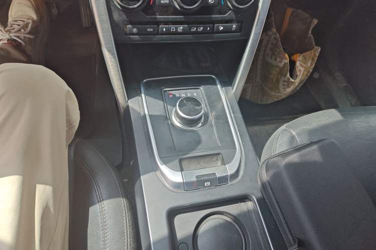 Used Land Rover Discovery Sport 2019 240 PS SE Version China VI Standard Gear Lever