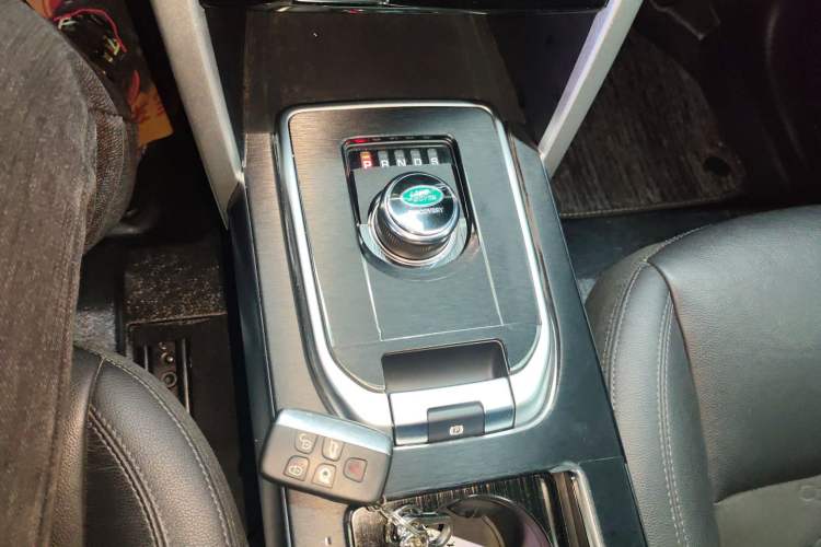 Used Land Rover Discovery Sport 2019 200PS PURE Edition China VI Standard Gear Lever