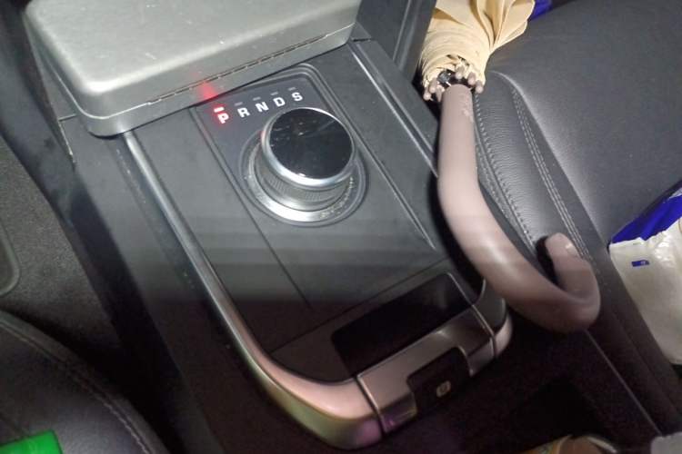 Used Land Rover Discovery Sport 2019 200PS PURE Edition China VI Standard Gear Lever