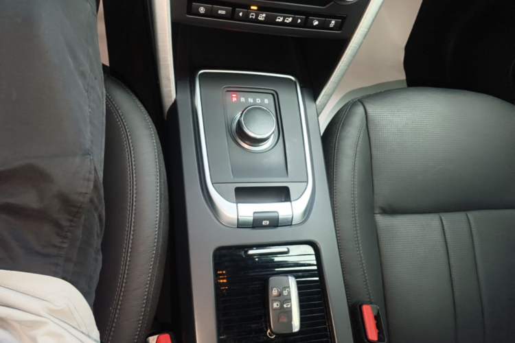 Used Land Rover Discovery Sport 2019 240 PS SE Version China VI Standard Gear Lever