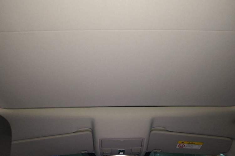 Used Land Rover Discovery Sport 2019 240 PS SE Version China VI Standard Headliner