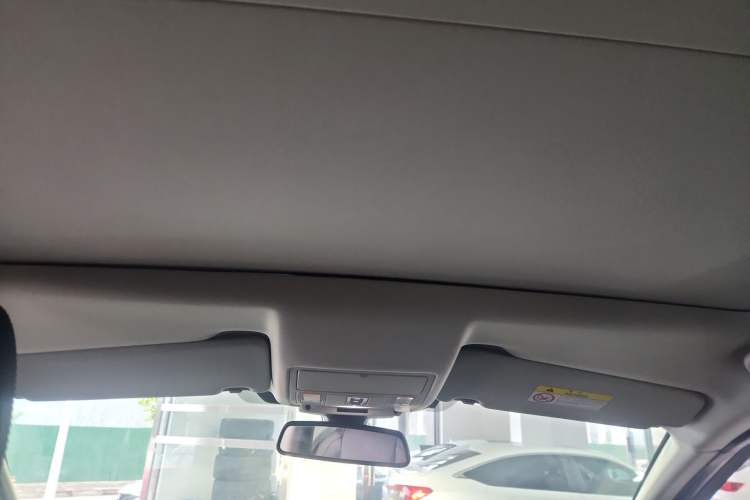 Used Land Rover Discovery Sport 2019 240 PS PURE Edition China VI Standard Headliner
