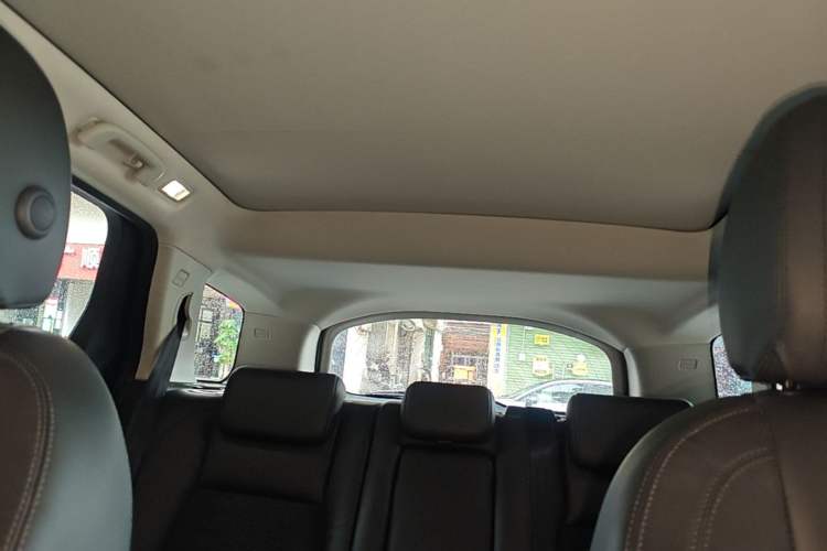 Used Land Rover Discovery Sport 2019 240 PS PURE Edition China VI Standard Headliner