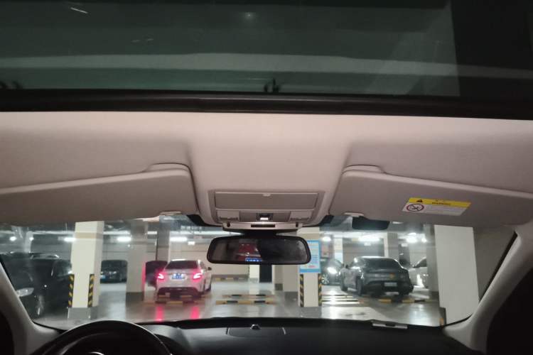 Used Land Rover Discovery Sport 2019 240 PS SE Version China VI Standard Headliner