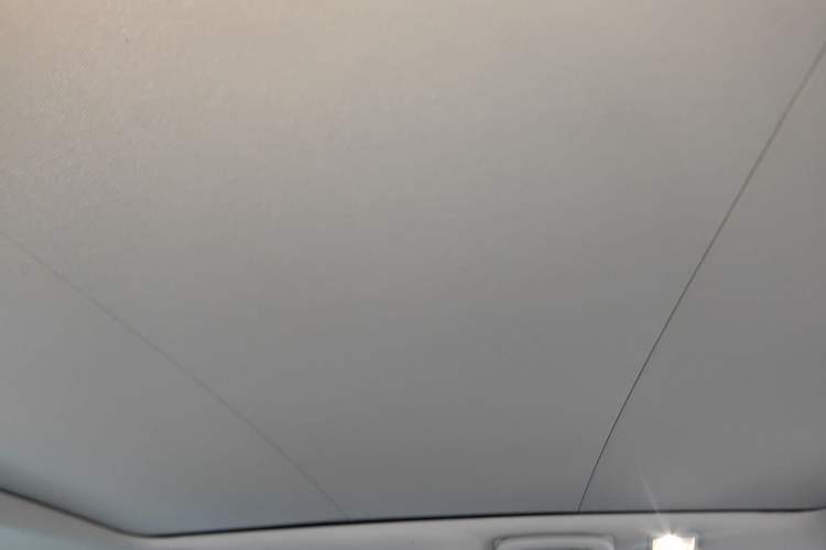 Used Land Rover Discovery Sport 2019 240 PS SE Version China VI Standard Headliner