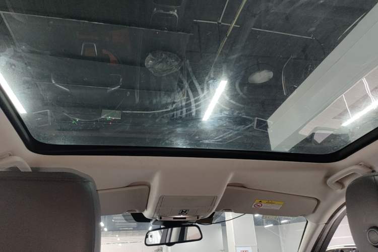 Used Land Rover Discovery Sport 2019 240 PS SE Version China VI Standard Headliner