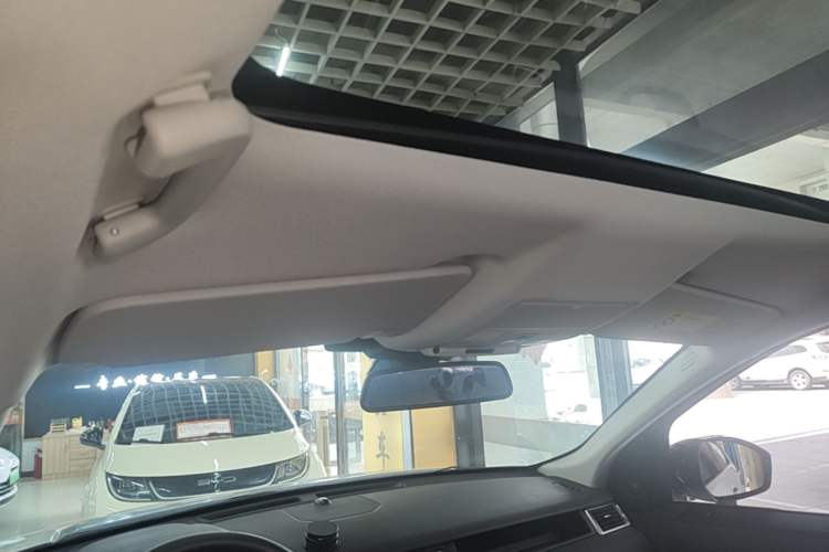 Used Land Rover Discovery Sport 2019 240 PS SE Version China VI Standard Headliner