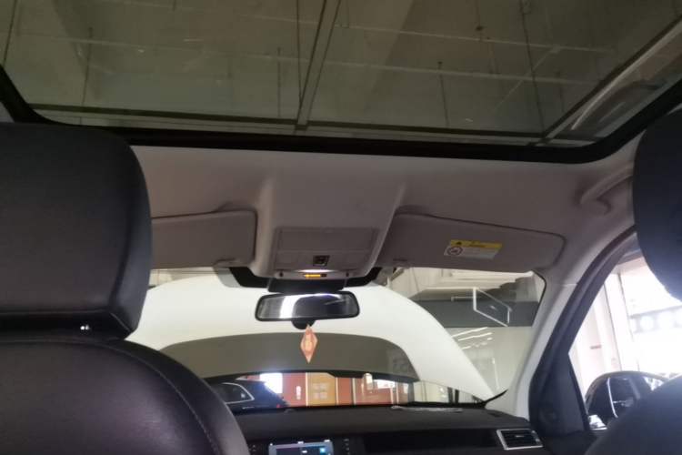 Used Land Rover Discovery Sport 2019 240 PS PURE Edition China VI Standard Headliner