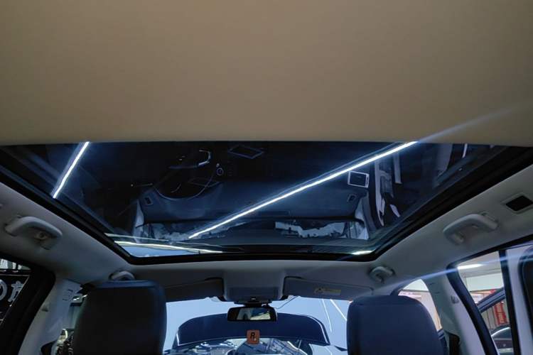 Used Land Rover Discovery Sport 2019 240 PS PURE Edition China VI Standard Headliner