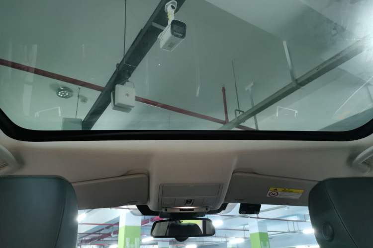 Used Land Rover Discovery Sport 2019 240 PS SE Version China VI Standard Headliner