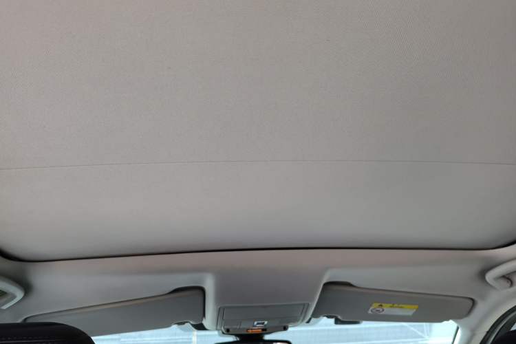 Used Land Rover Discovery Sport 2019 240 PS PURE Edition China VI Standard Headliner