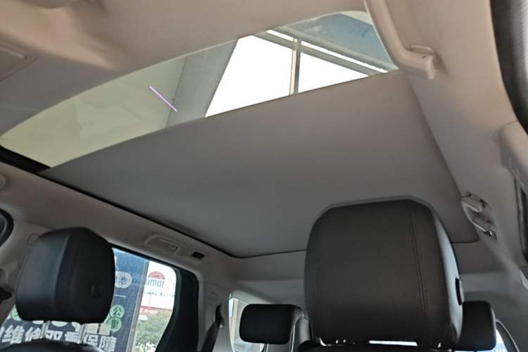 Used Land Rover Discovery Sport 2019 240 PS SE Version China VI Standard Headliner