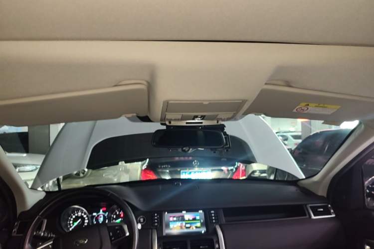 Used Land Rover Discovery Sport 2019 240 PS SE Version China VI Standard Headliner