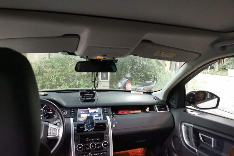 Used Land Rover Discovery Sport 2019 240 PS SE Version China VI Standard Headliner
