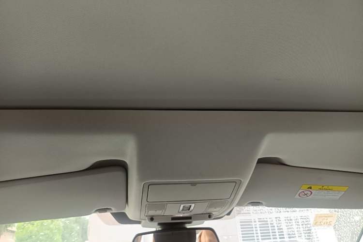 Used Land Rover Discovery Sport 2019 240 PS SE Version China VI Standard Headliner