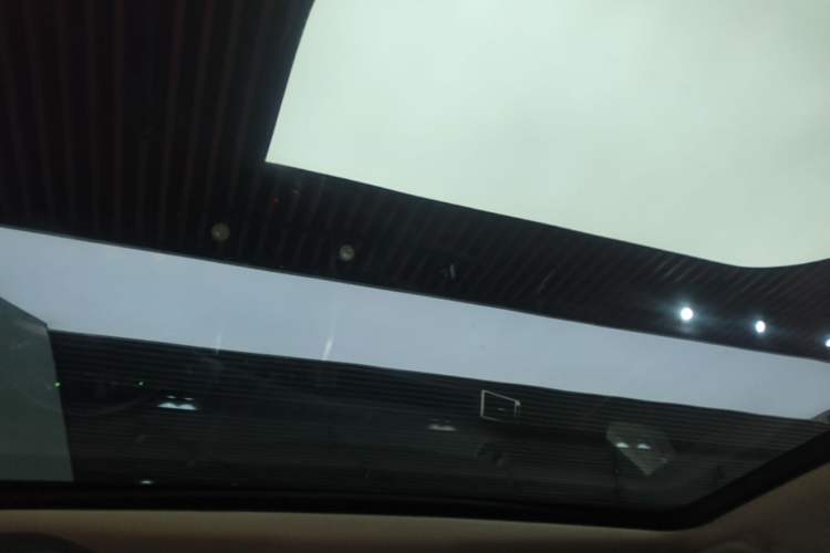 Used Land Rover Discovery Sport 2019 240 PS SE Version China VI Standard Headliner