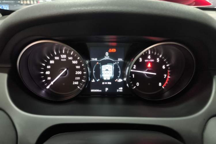 Used Land Rover Discovery Sport 2019 240 PS SE Version China VI Standard Instrument Cluster