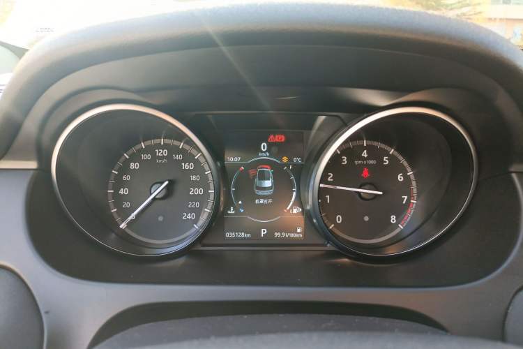 Used Land Rover Discovery Sport 2019 240 PS PURE Edition China VI Standard Instrument Cluster