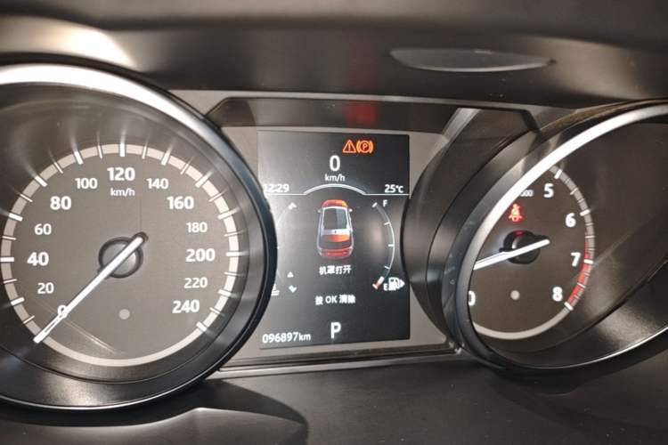 Used Land Rover Discovery Sport 2019 240 PS HSE Version China VI Standard Instrument Cluster
