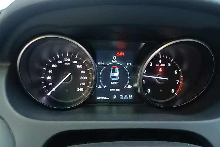 Used Land Rover Discovery Sport 2019 240 PS SE Version China VI Standard Instrument Cluster