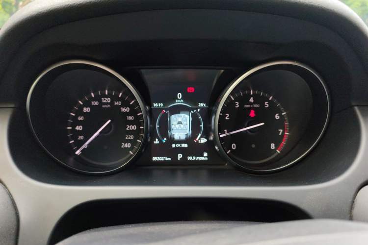 Used Land Rover Discovery Sport 2019 240 PS SE Version China VI Standard Instrument Cluster